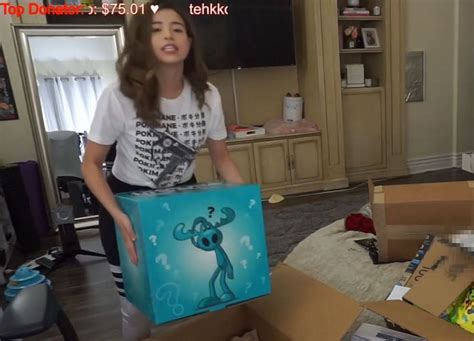 Pokimane forgets about mirror during unboxing stream, promptly flips。